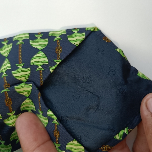 Chanel logo Fish chain  silk tie - Picture 8 of 14